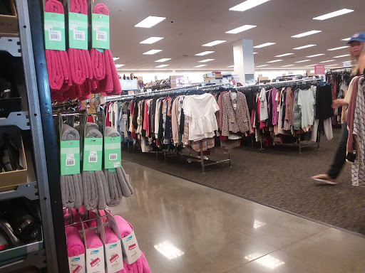 Department Store «Nordstrom Rack Rivers Edge Shopping Center», reviews and photos, 4036 E 82nd St, Indianapolis, IN 46250, USA