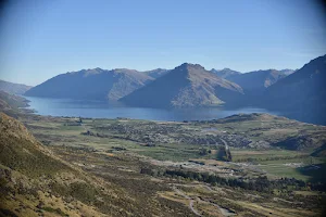Queenstown and lake Wakatipu lookout image