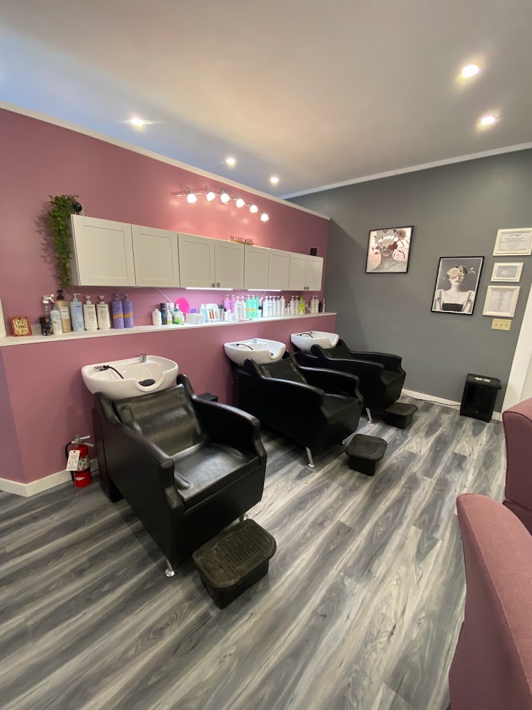 KT Hair Studio 12184