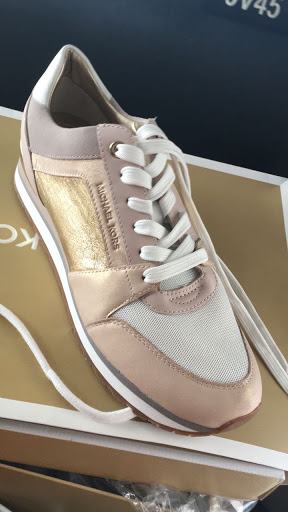 Shoe Store «DSW Designer Shoe Warehouse», reviews and photos, 19075 Interstate 45 N, Shenandoah, TX 77385, USA