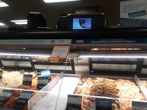 Supermarket «Giant Eagle Supermarket», reviews and photos, 9901 Mountain View Dr, West Mifflin, PA 15122, USA