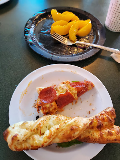 Pizza Restaurant «Round Table Pizza», reviews and photos, 245 Mt Hermon Rd, Scotts Valley, CA 95066, USA