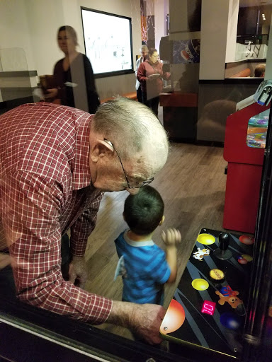 Pizza Restaurant «Round Table Pizza», reviews and photos, 150 N Wilma Ave, Ripon, CA 95366, USA