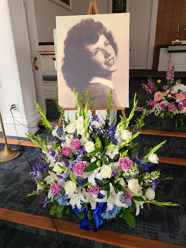 Florist «White House Florist», reviews and photos, 9855 Flower St, Bellflower, CA 90706, USA