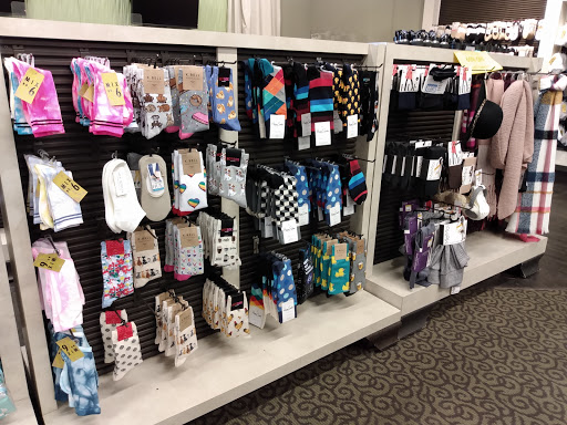 Shoe Store «DSW Designer Shoe Warehouse», reviews and photos, 4910 S Baldwin Rd, Lake Orion, MI 48359, USA