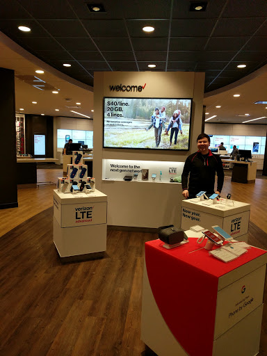 Cell Phone Store «Verizon», reviews and photos, 4926 Dressler Rd NW, Canton, OH 44718, USA
