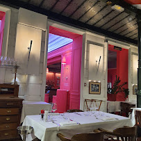Atmosphère du Restaurant français Restaurant Place Bernard à Bourg-en-Bresse - n°12