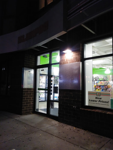 7-Eleven, 1624 W Wells St, Milwaukee, WI 53233, USA, 