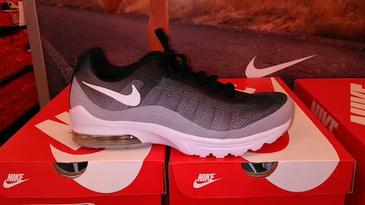 Shoe Store «Shoe Carnival», reviews and photos, 466 Pinnacle Pkwy, Bristol, TN 37620, USA