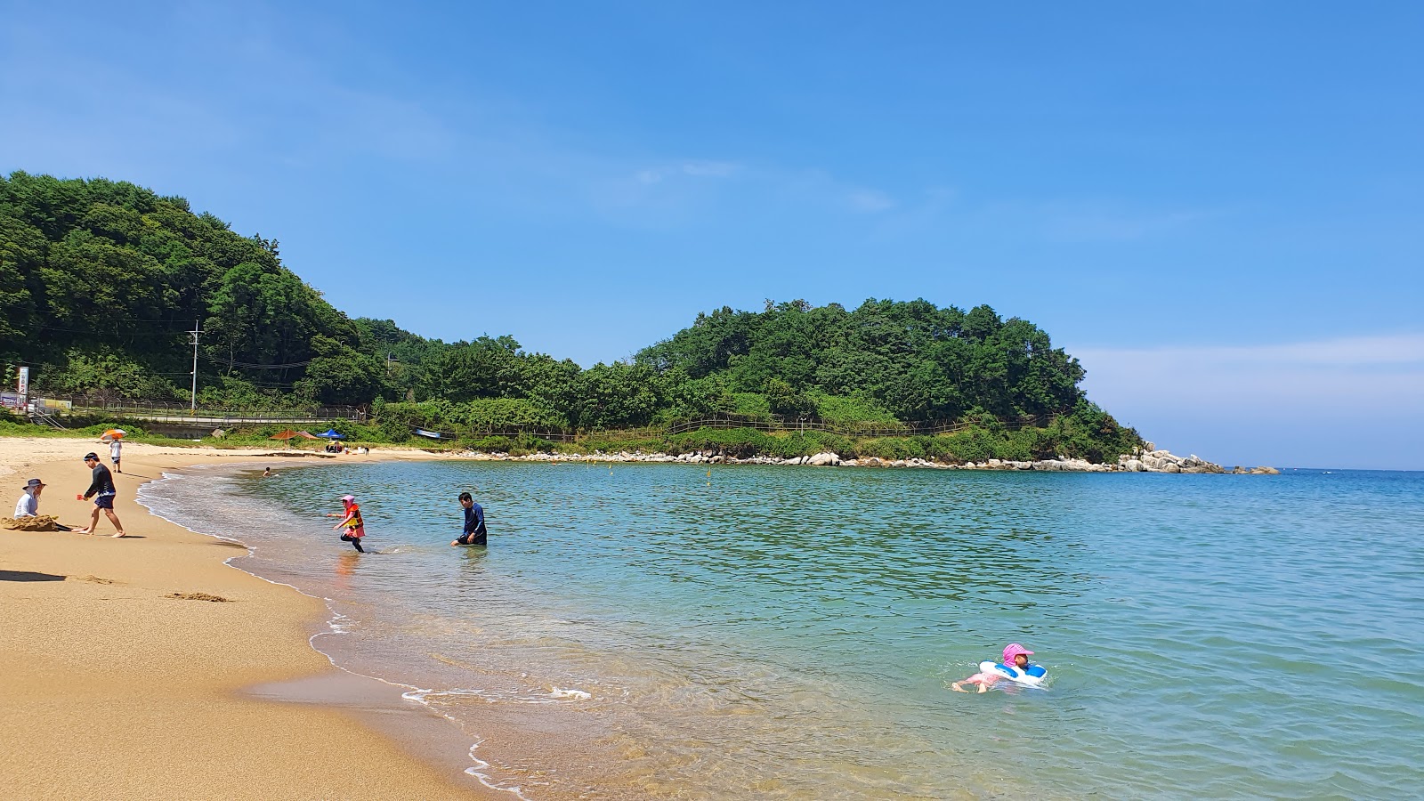 Foto von Machajin Beach mit beiger sand Oberfläche