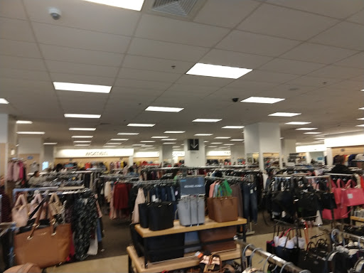 Department Store «Nordstrom Rack Chicago Avenue», reviews and photos, 101 E Chicago Ave, Chicago, IL 60611, USA