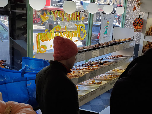 Donut Shop «Peter Pan Donut & Pastry Shop», reviews and photos, 727 Manhattan Ave, Brooklyn, NY 11222, USA