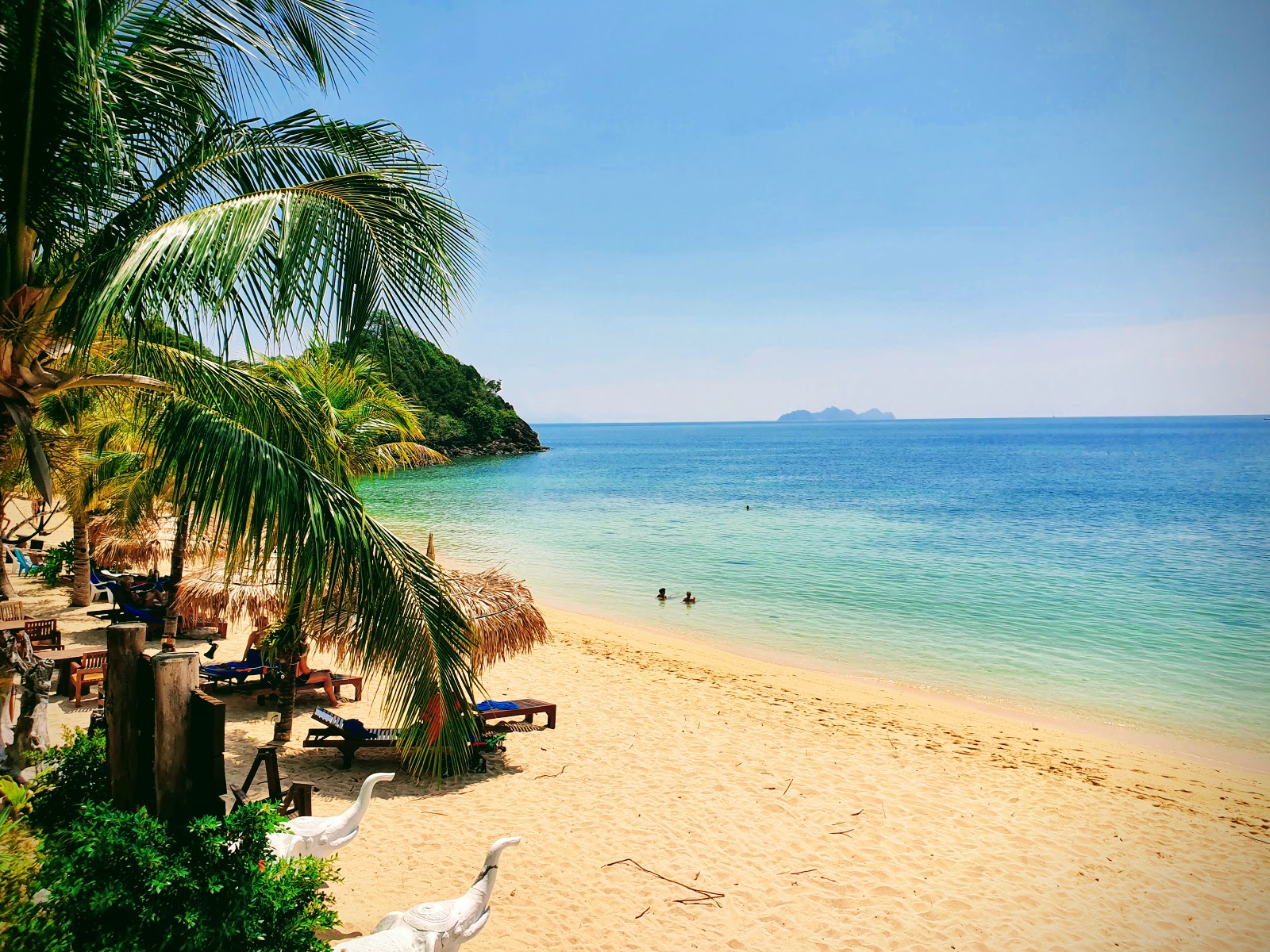 Fotografija Koh Ngai Paradise Beach z prostoren zaliv