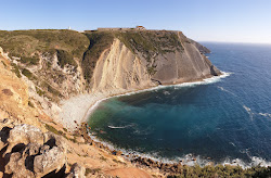 Foto von Praia dos Lagosteiros mit kleine bucht
