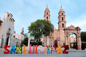 Parroquia de San Luis Rey image