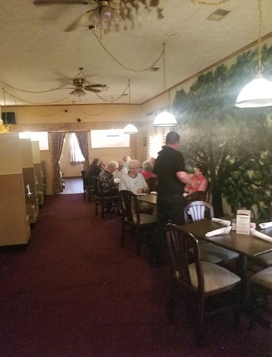 American Restaurant «The Brass Lantern Restaurant and Lounge», reviews and photos, 79 Chestnut Hill Rd, Crossville, TN 38555, USA