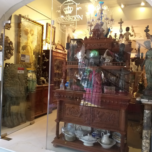 Antiques Center Plaza del Angel