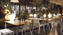 Atmosphère du Restaurant La Tonnelle/Maison Gil Renard sous la tonnelle à Bormes-les-Mimosas - n°5
