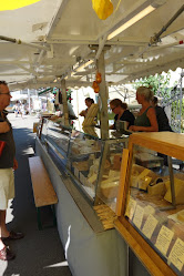 Tritt-Käse Marktstand Samstags