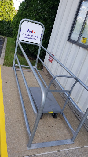 Shipping and Mailing Service «FedEx Ship Center», reviews and photos, 2400 Richmond Terrace, Staten Island, NY 10302, USA