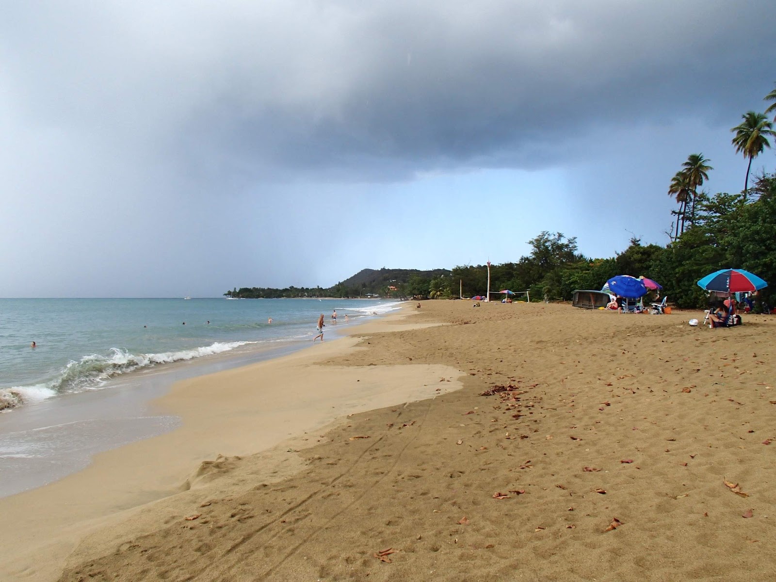 Fotografija Playa Dona Lala Beach in naselje