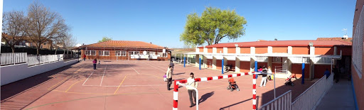Colegio Público Angel Castro en Valdeavero