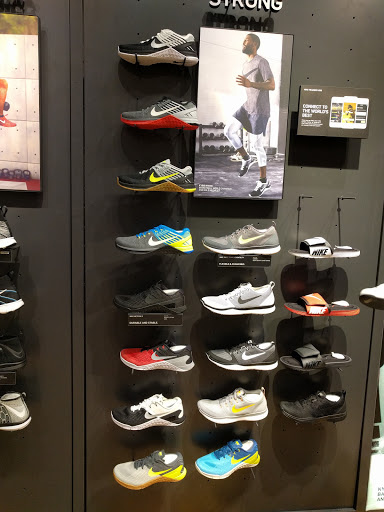 Clothing Store «Nike Lenox», reviews and photos, 3393 Peachtree Rd, Atlanta, GA 30326, USA