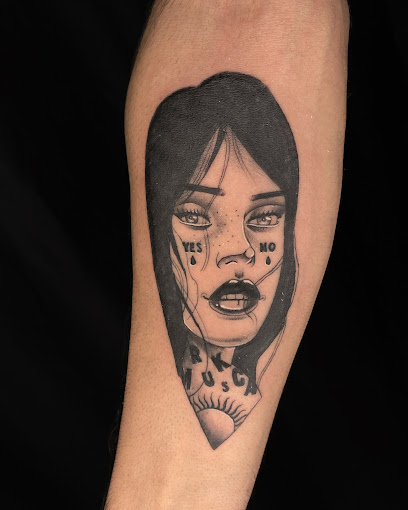 Esra Tattoo artist