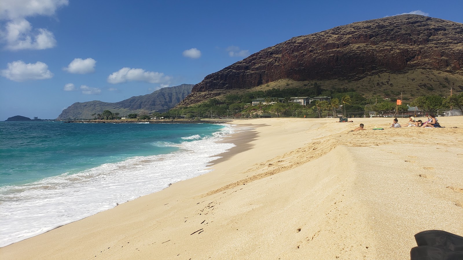 Foto von Ma'ili Beach Park mit beiger sand Oberfläche