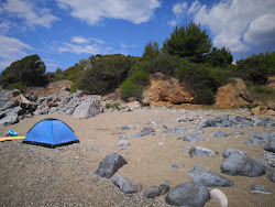 Foto von Pepples beach umgeben von Bergen