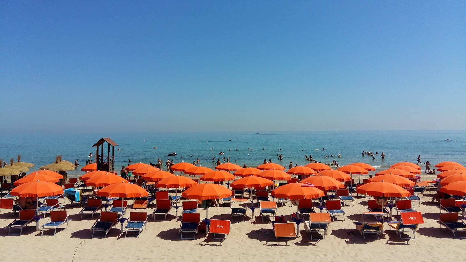 Photo de Casalabate beach II - endroit populaire parmi les connaisseurs de la détente