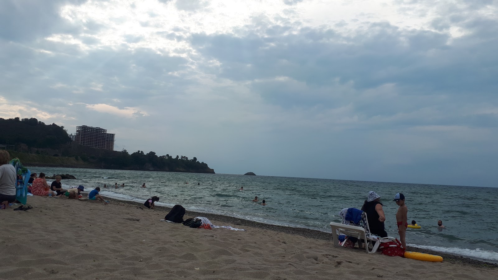 Foto von Beygir Kumu Beach mit geräumige küstenlinie