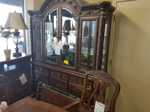 Furniture Store «Furniture Liquidators - Jeffersonville, IN», reviews and photos, 1425 E 10th St, Jeffersonville, IN 47130, USA