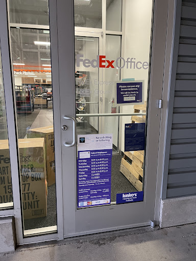 FedEx Office Print & Ship Center, 10635 NE 8th St, Bellevue, WA 98004, USA, 