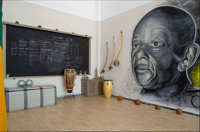 απέναντι από την πλαϊνή πλευρά του κολυμβητηρίου, Αντιγόνου, Χαλκίδα 341 00