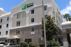 Holiday Inn Express & Suites Clearwater/US 19 N, an IHG Hotel image