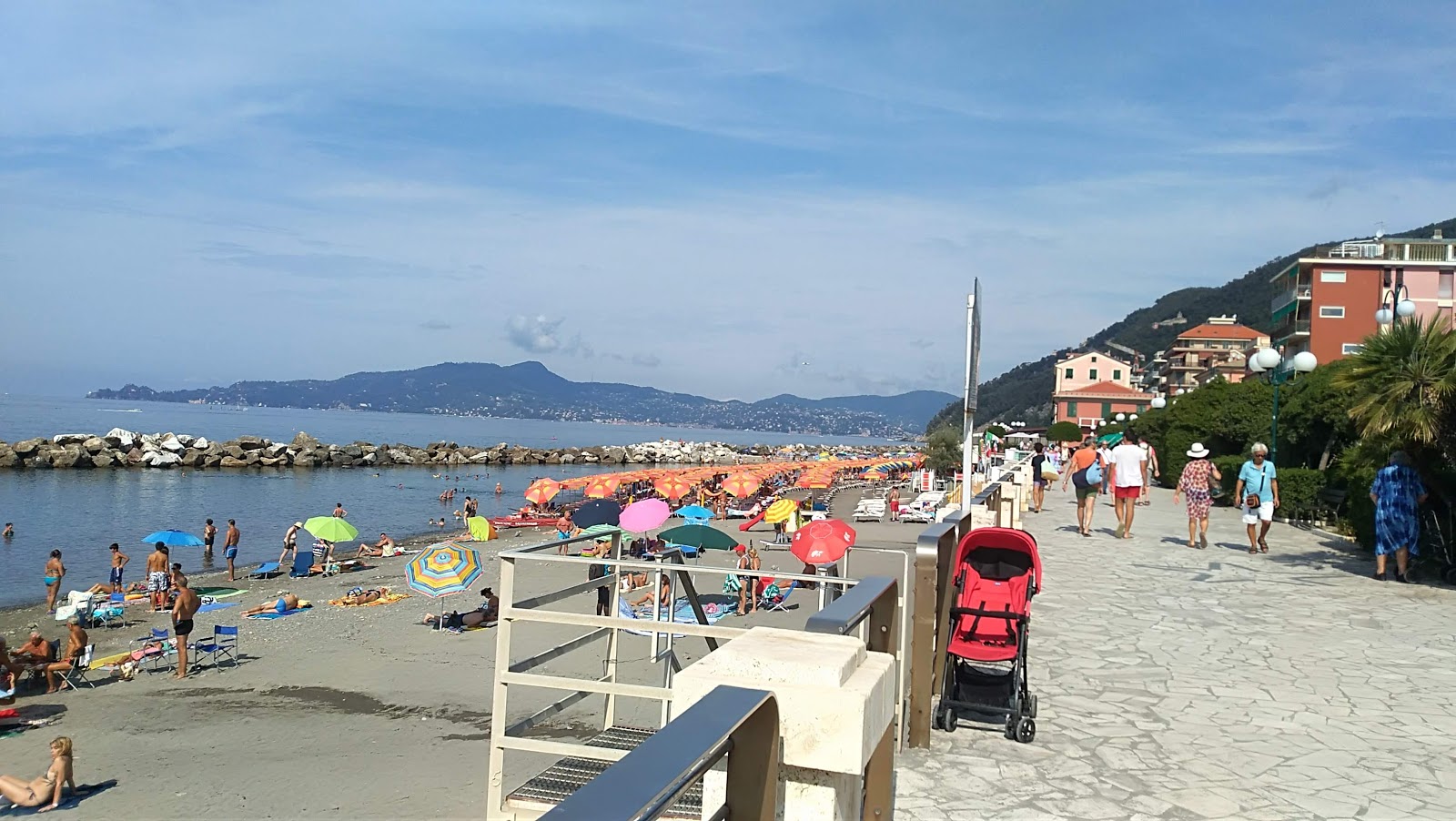 Photo de Chiavari beach - recommandé pour les voyageurs en famille avec des enfants