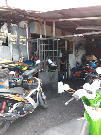 Kedai Repair Motosikal Osman (Pasar lembah Subang)