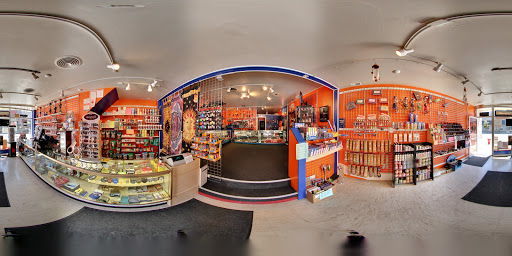 Tobacco Shop «Sweet Tooth Smoke Shop», reviews and photos, 2030 W Chicago Ave, Chicago, IL 60622, USA