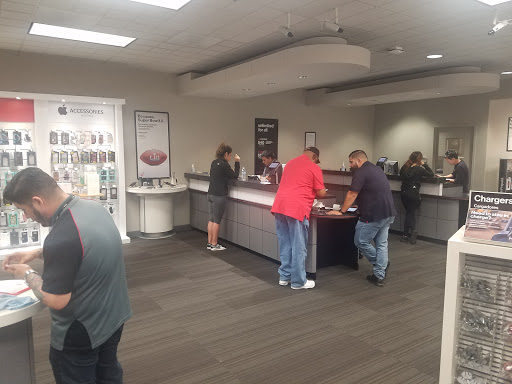 Cell Phone Store «Verizon», reviews and photos, 4329 Candlewood St, Lakewood, CA 90712, USA