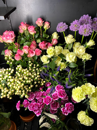 Florist «Guilford White House Florist», reviews and photos, 966 Boston Post Rd, Guilford, CT 06437, USA