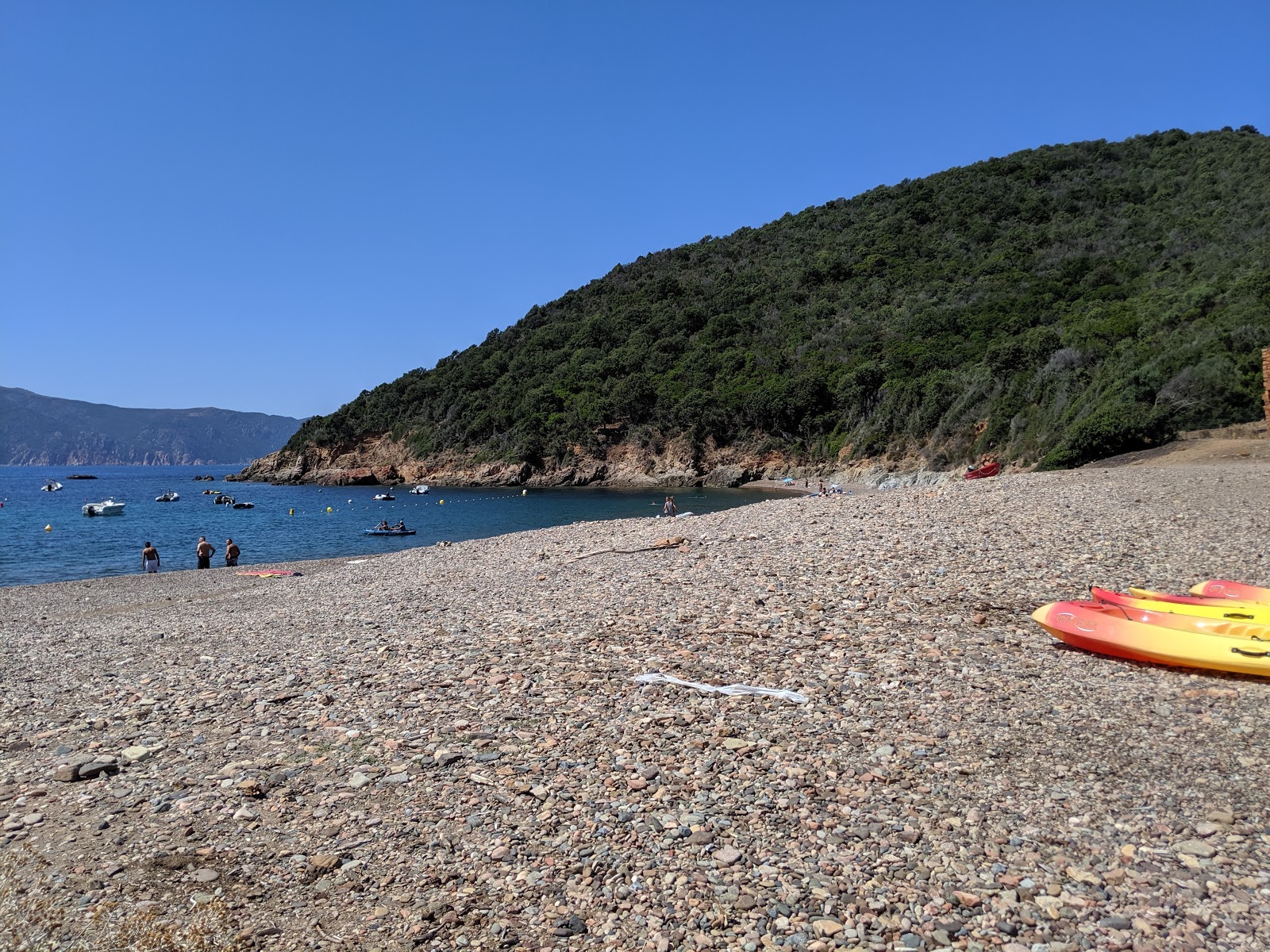 Photo de Plage de Punta Di Latone zone des équipements
