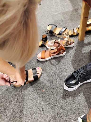 Shoe Store «Tops For Shoes», reviews and photos, 27 N Lexington Ave, Asheville, NC 28801, USA