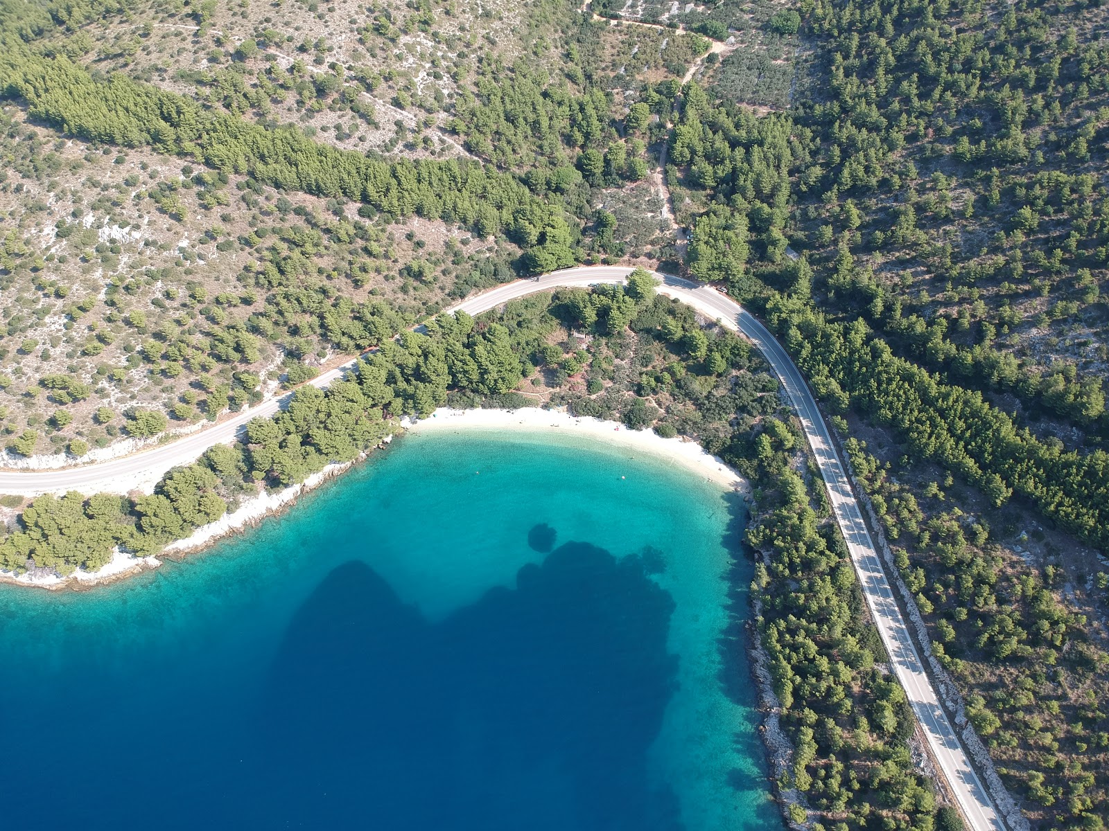 Φωτογραφία του Plaza Duba με επίπεδο καθαριότητας πολύ καθαρό