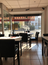 Atmosphère du Restaurant libanais Le Vieux Cèdre à Annecy - n°1