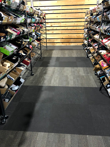 Shoe Store «DSW Designer Shoe Warehouse», reviews and photos, 12160 Blue Valley Pkwy, Overland Park, KS 66213, USA