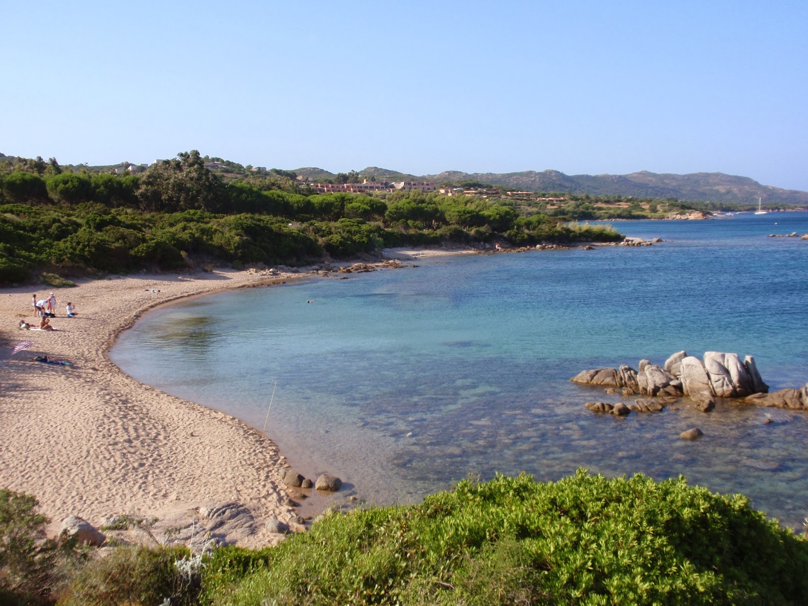 Plage de Cala longa'in fotoğrafı parlak kum yüzey ile