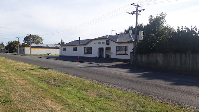 Comments and reviews of Otautau Railway Hotel