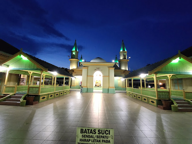 Masjid di Kepulauan Riau: Menyelami Keindahan Masjid Raya dengan Jumlah Tempat yang Menakjubkan