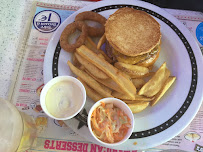 Hamburger du Restaurant américain Memphis - Restaurant Diner à Saint-Saturnin - n°20